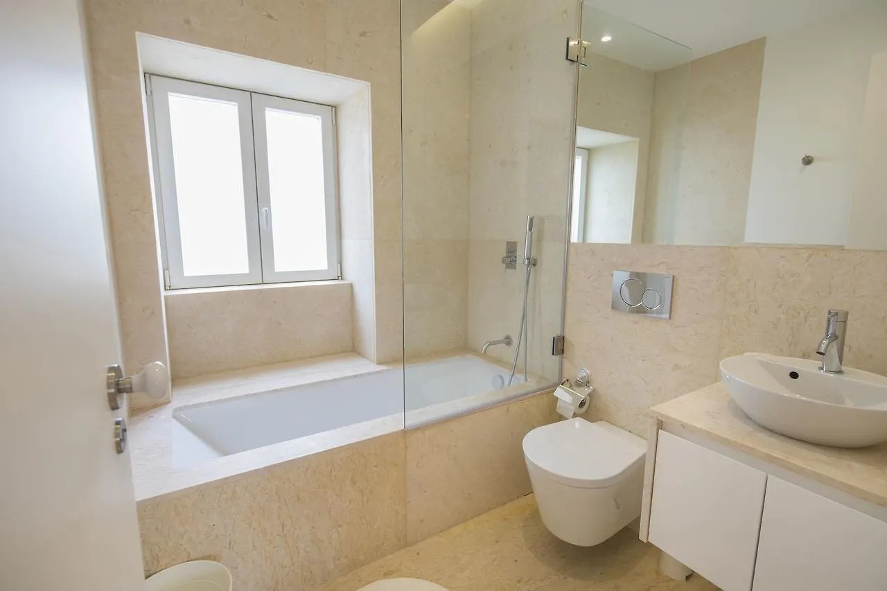 Lovelystay - Chic, Citrus Home - Private Garden Lisbon Apartment