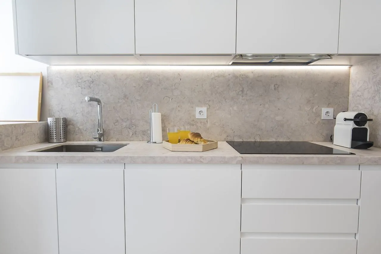 Lovelystay - Chic, Citrus Home - Private Garden Lisbon Apartment