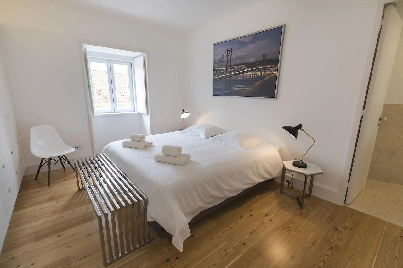 Lovelystay - Chic, Citrus Home - Private Garden Lisbon Portugal