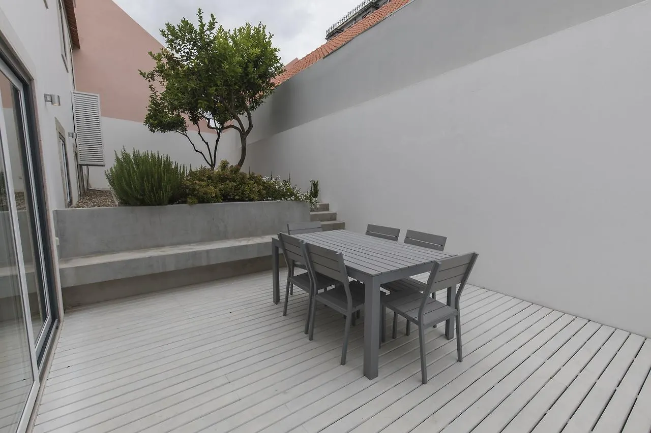Lovelystay - Chic, Citrus Home - Private Garden Lisbon Apartment
