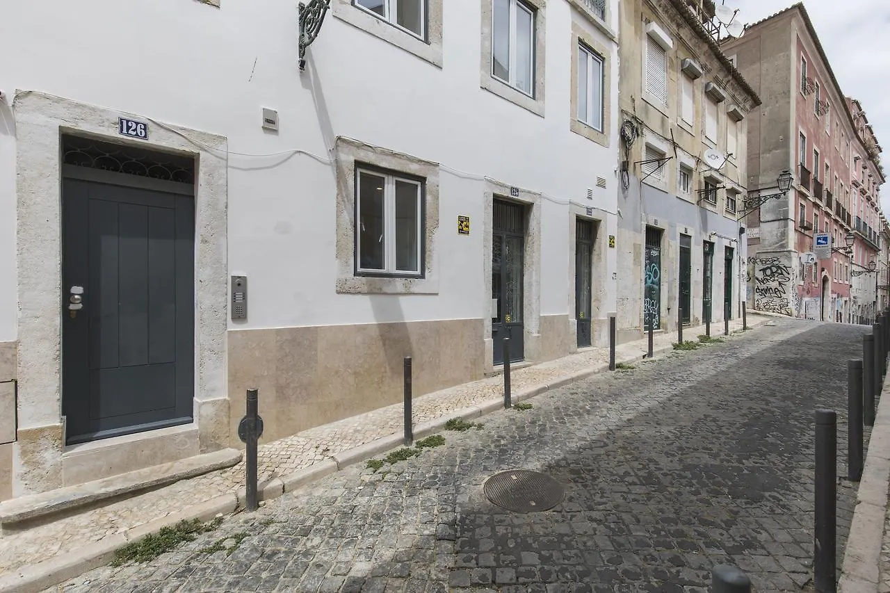 Lovelystay - Chic, Citrus Home - Private Garden Lisbon Portugal