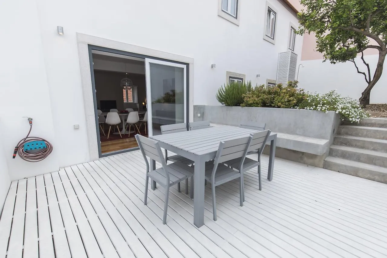 Lovelystay - Chic, Citrus Home - Private Garden Lisbon Apartment