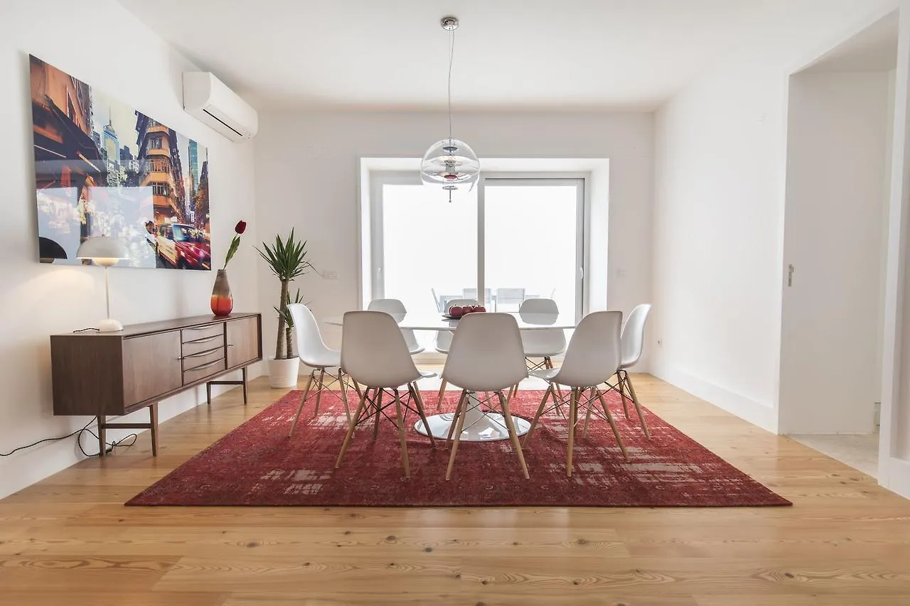 Lovelystay - Chic, Citrus Home - Private Garden Lisbon Apartment