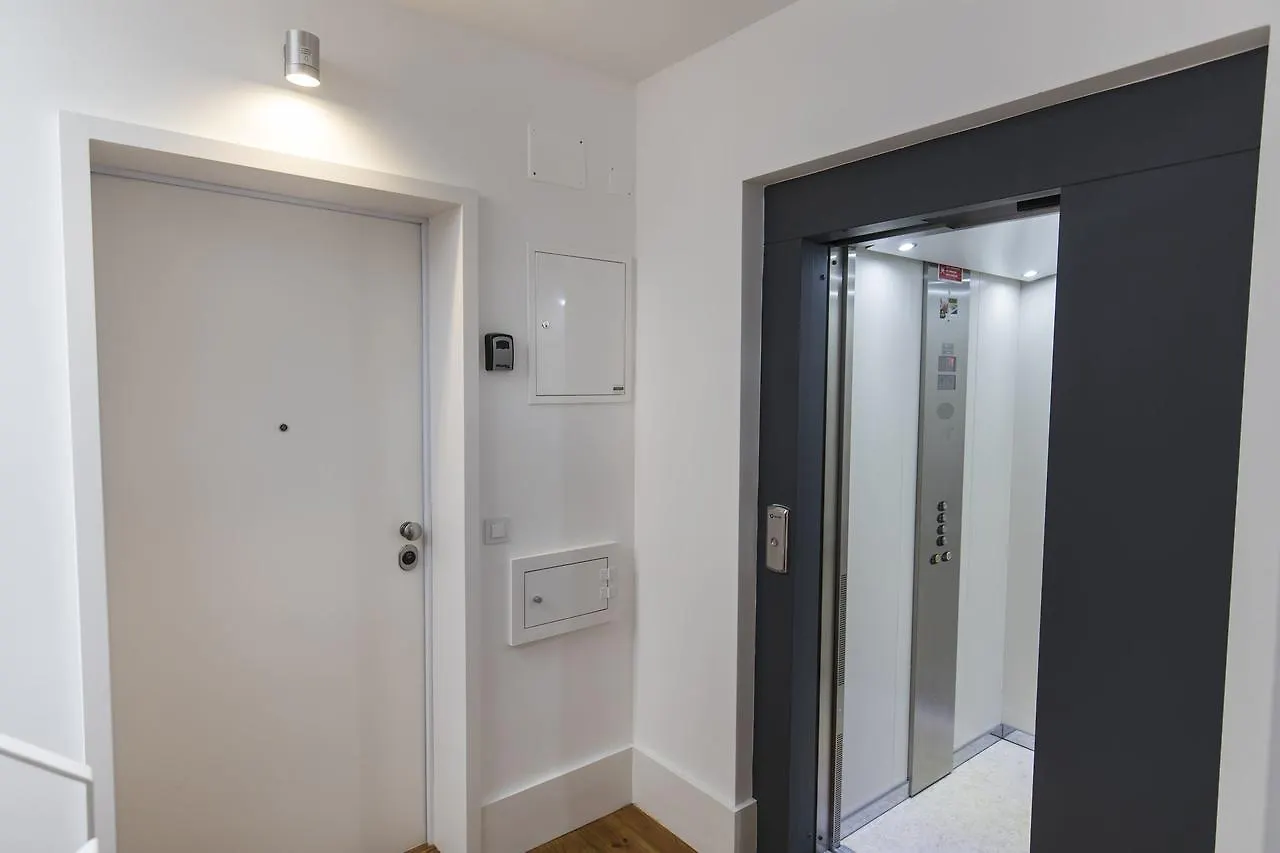 Lovelystay - Chic, Citrus Home - Private Garden Lisbon 0*,