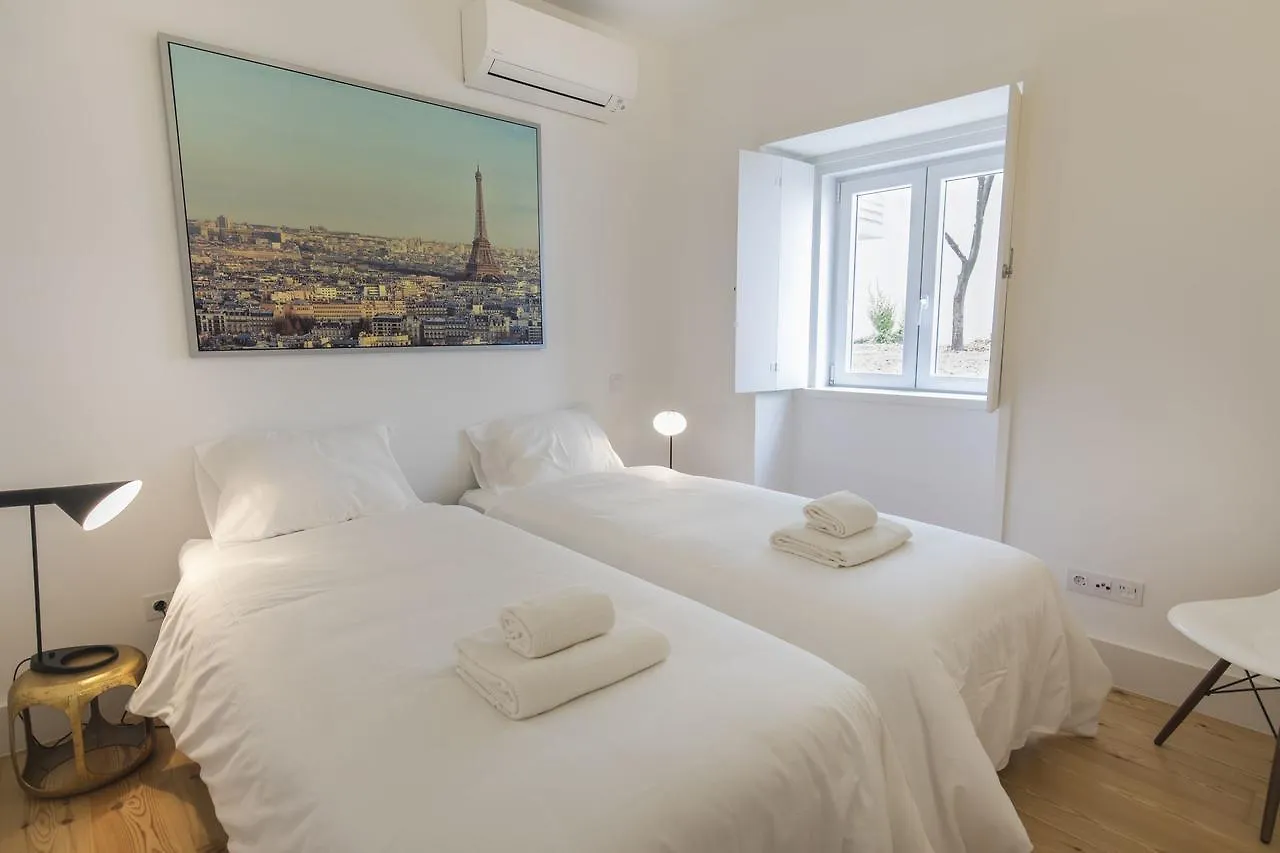 Lovelystay - Chic, Citrus Home - Private Garden Lisbon Portugal